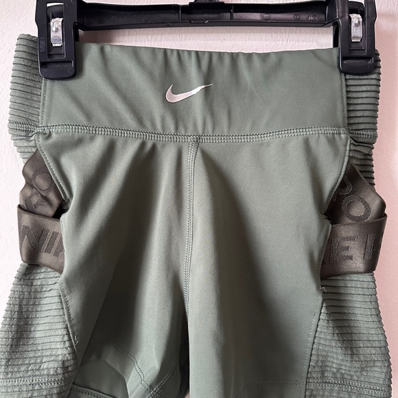 Nike Pro Aeroadapt Training Shorts - Picture 2 of 4